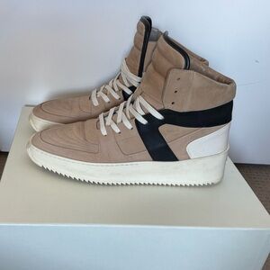 Fear of God men’s EU size 43, US size 10. tan black cream basketball sneaker